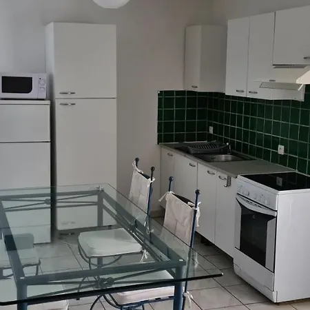 2 Pieces 55M2 + Terrasse Privative Bas De Villa Appartement
